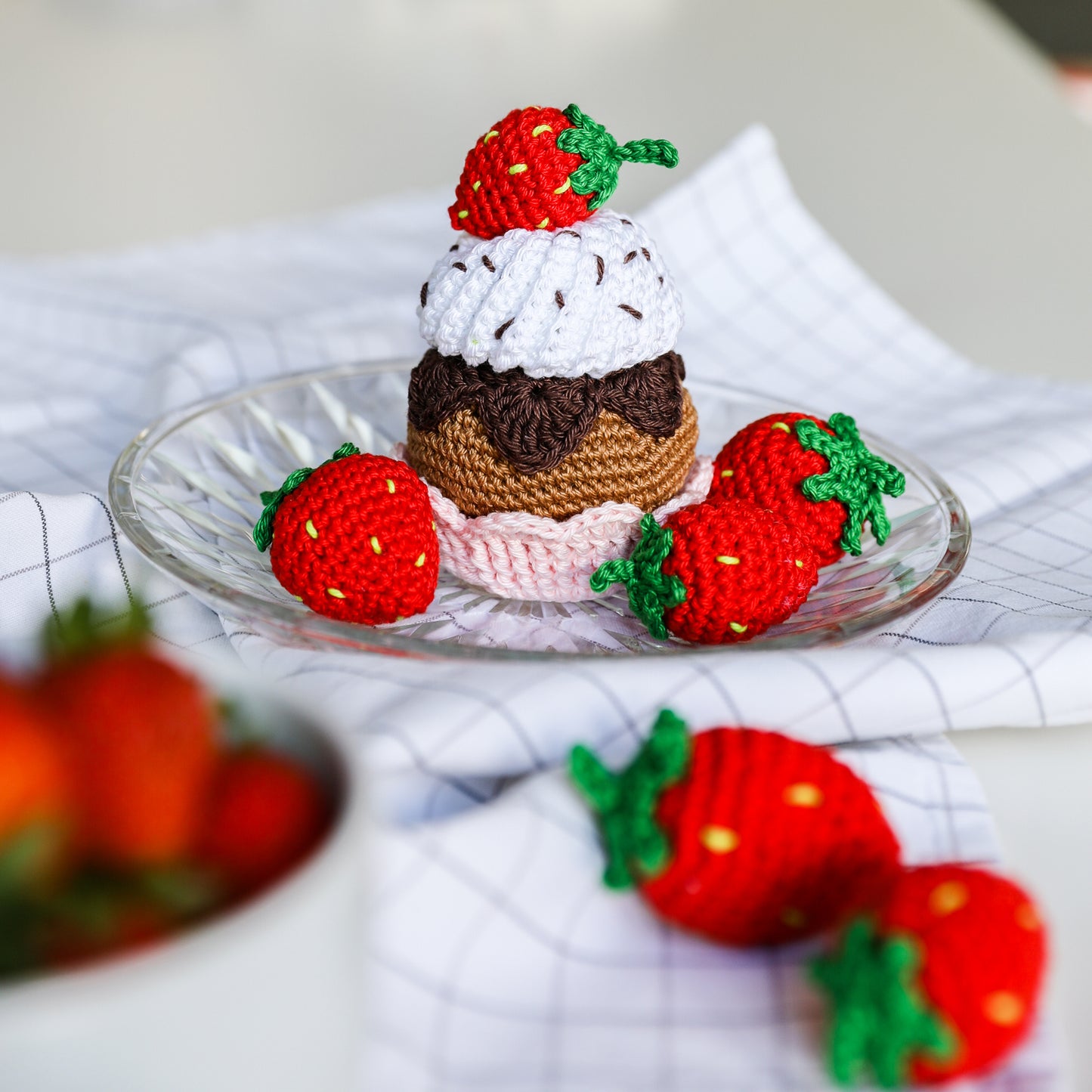 Häkelanleitung Erdbeeren und Erdbeeren-Cupcake