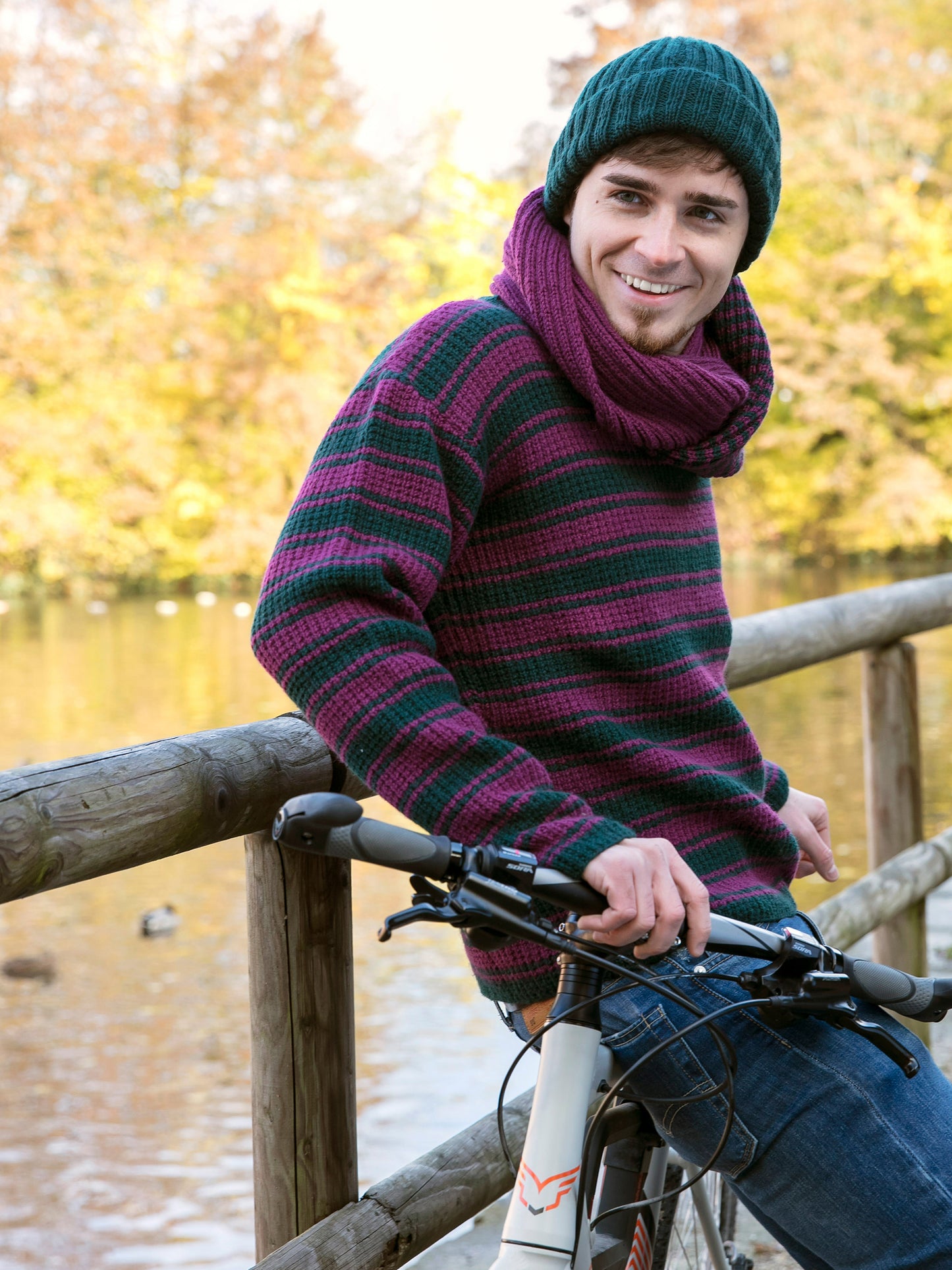 Gestreifter Herrenpullover
