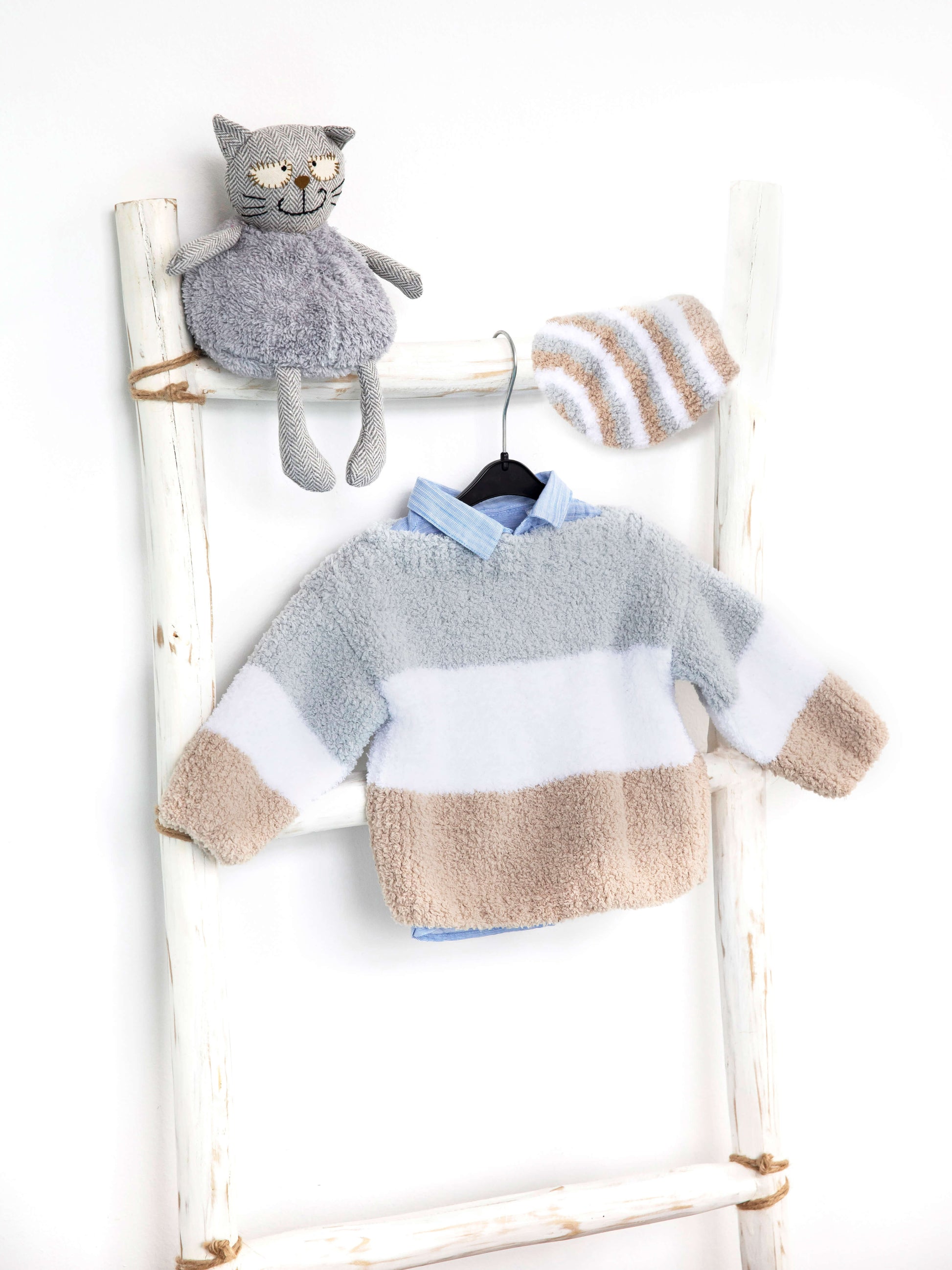 Babypulli und Mütze gestreift