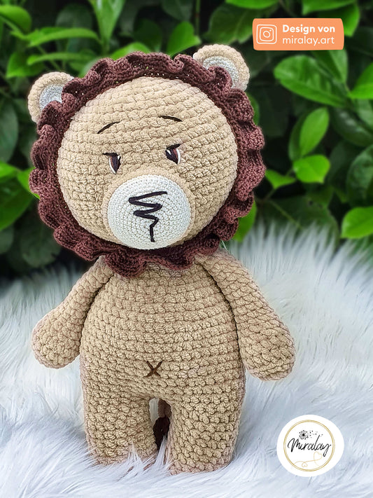 Amigurumi-Löwe Paul aus Chenillegarn