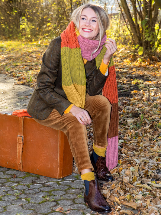 Schal im Patentmuster