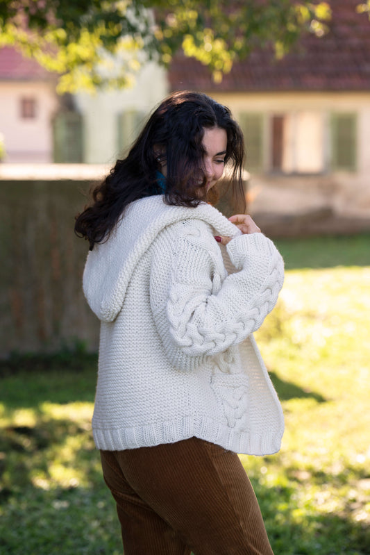 Zopfstrickjacke mit Kapuze