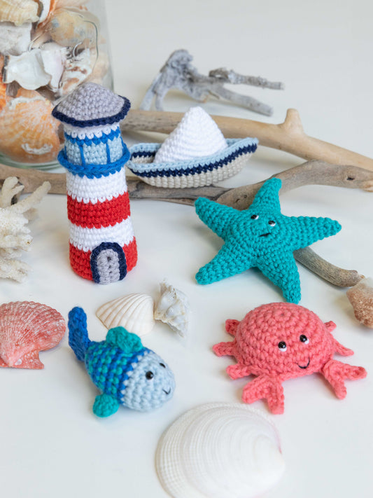 Amigurumi-Set „Maritime“ - Krebs, Segelboot, Fisch, Seestern, Leuchtturm
