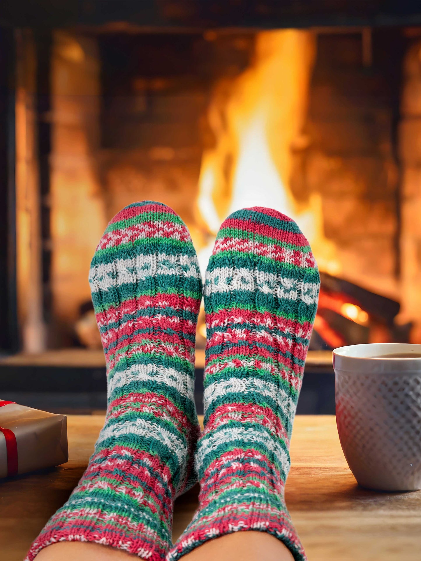 Weihnachtssocken mit Zopfmuster