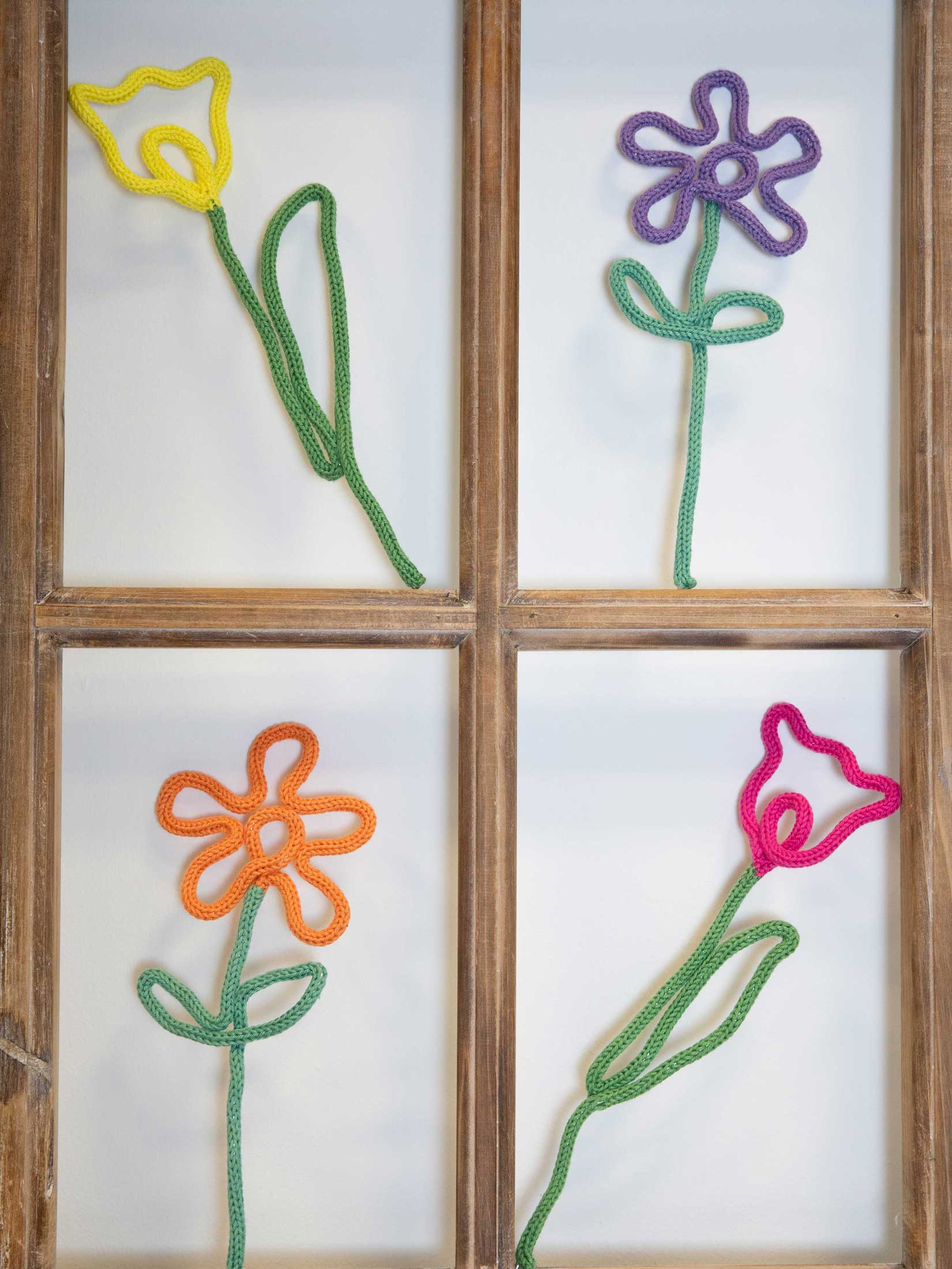 Blume mit Strickliesl und Draht