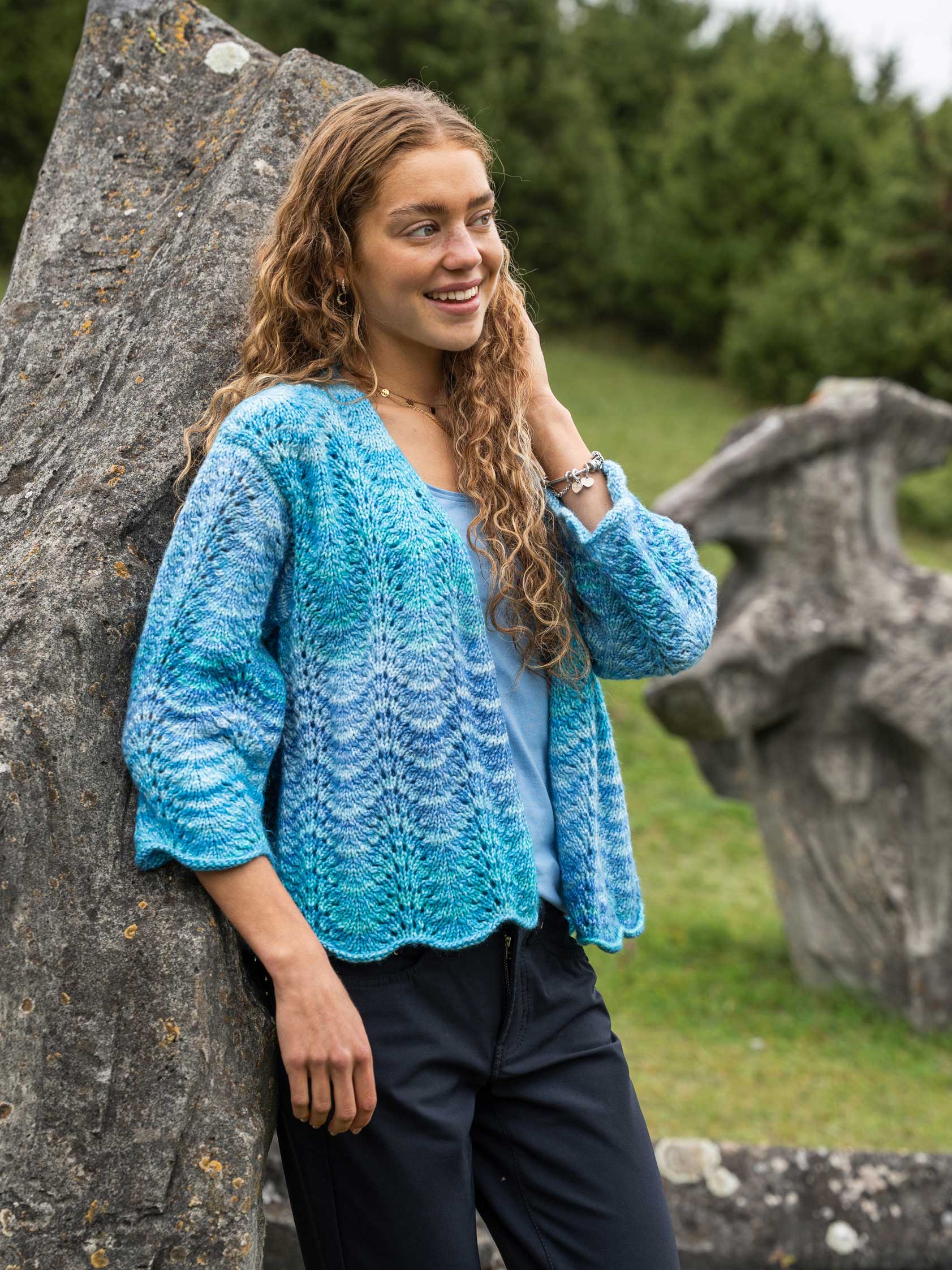 Cardigan im Wellenmuster