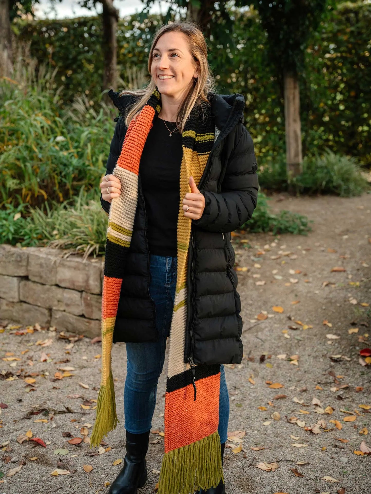 Knitting kit: Scarf in garter stitch for knitting beginners with fringes in autumn colors