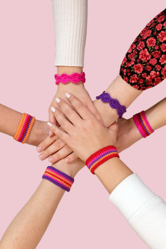 verschiedene Armbänder gehäkelt