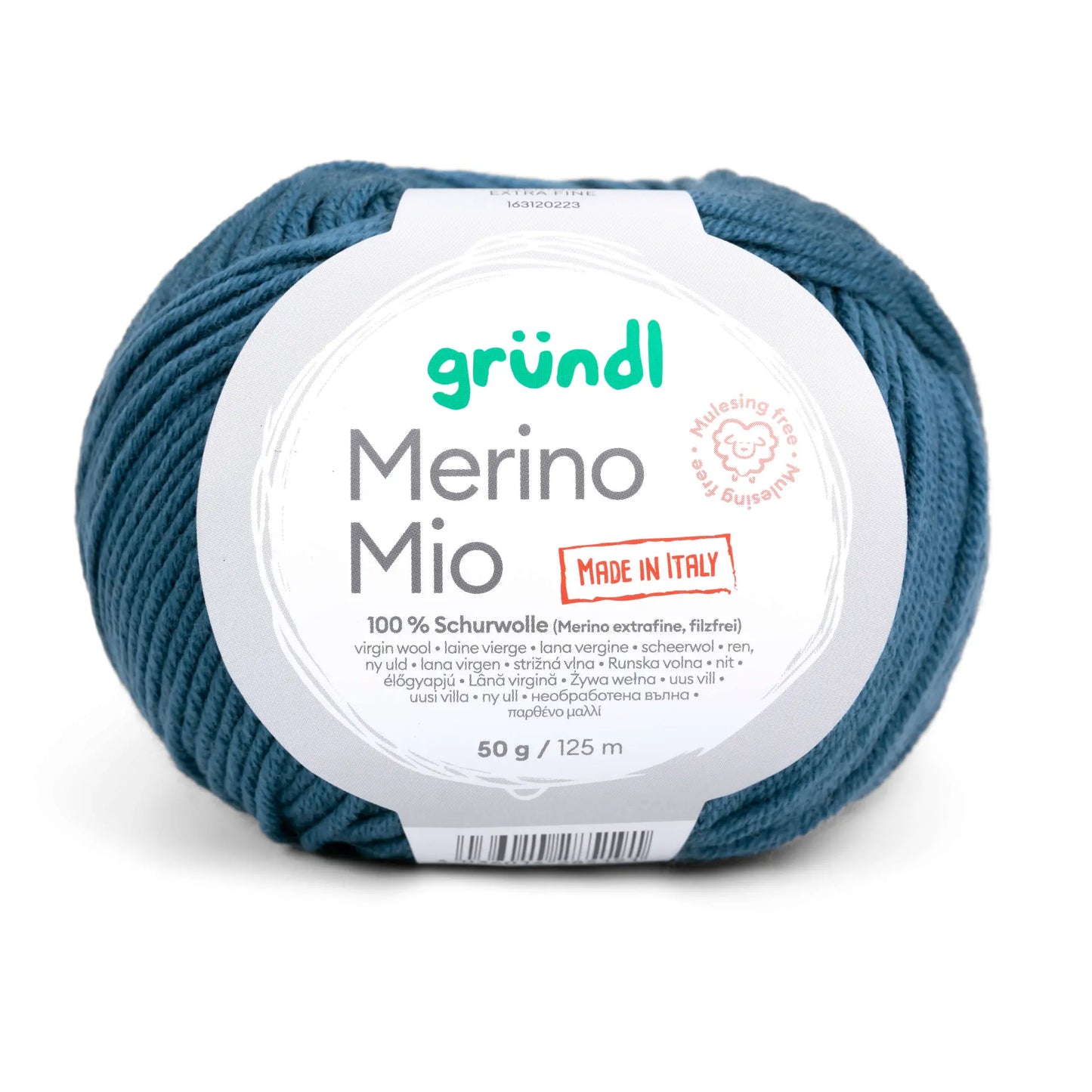 Knitting kit for a sweater with a knitted-in pattern, made from 100% merino wool