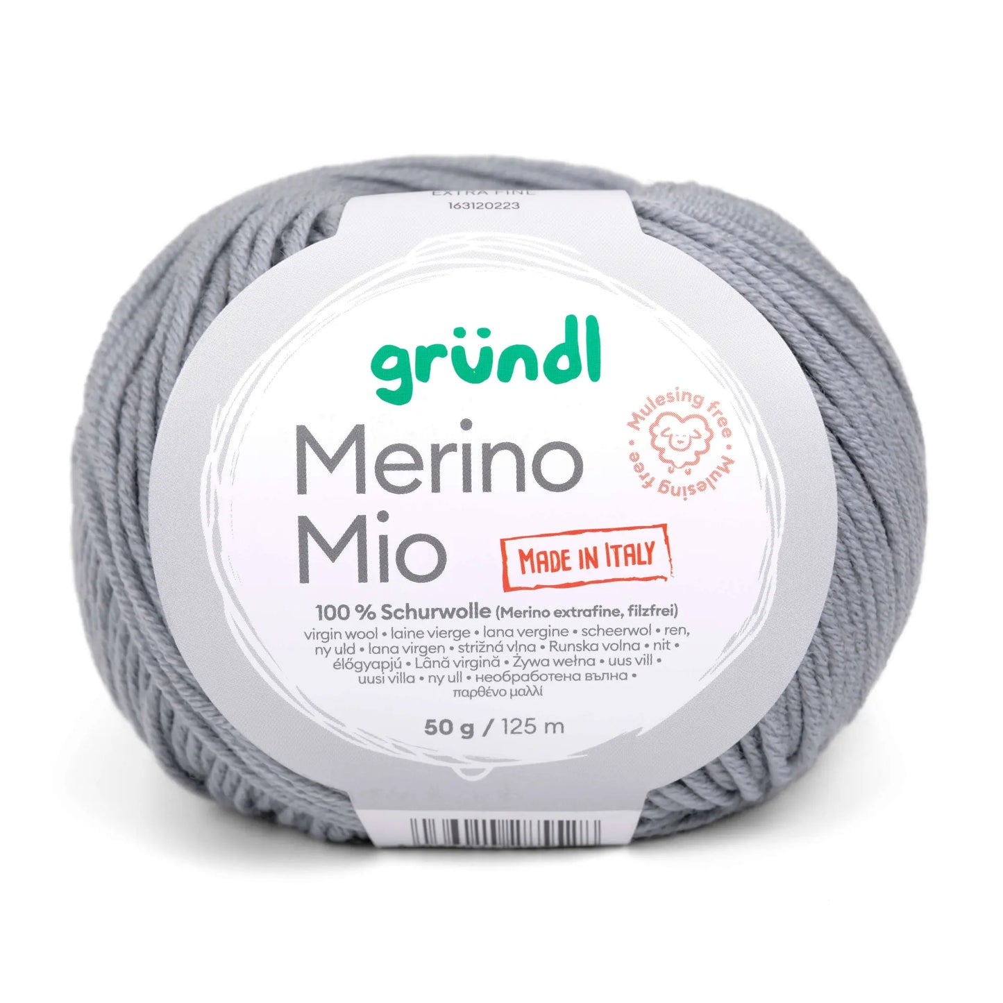 Knitting kit for a sweater with a knitted-in pattern, made from 100% merino wool