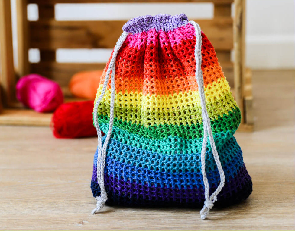 Mois des Fiertés : Projets de tricot et de crochet aux couleurs de l'arc-en-ciel
