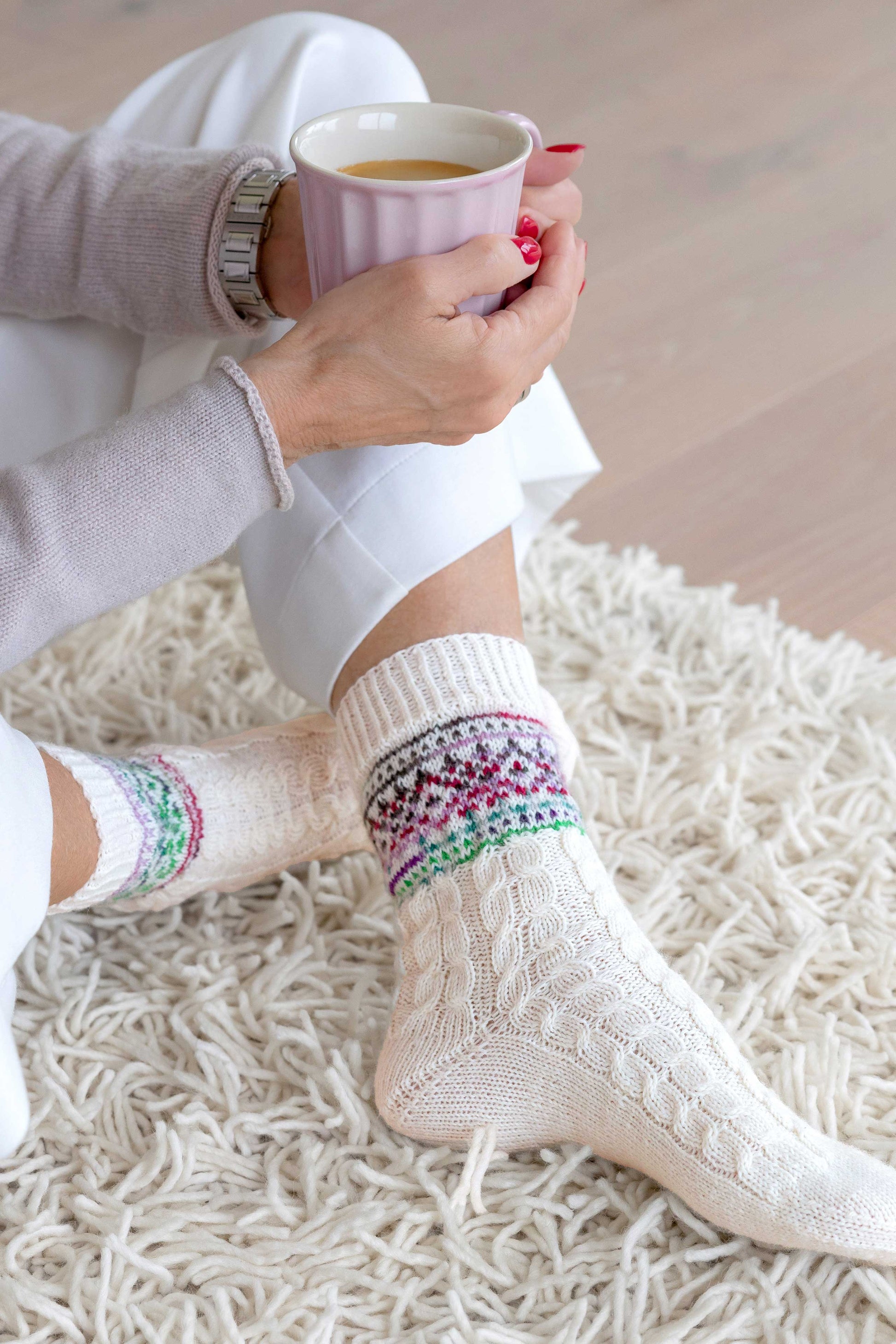 Socken mit Jacquard- und Zopfmuster