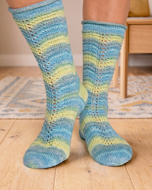 Anleitung Socken im Wellenmuster