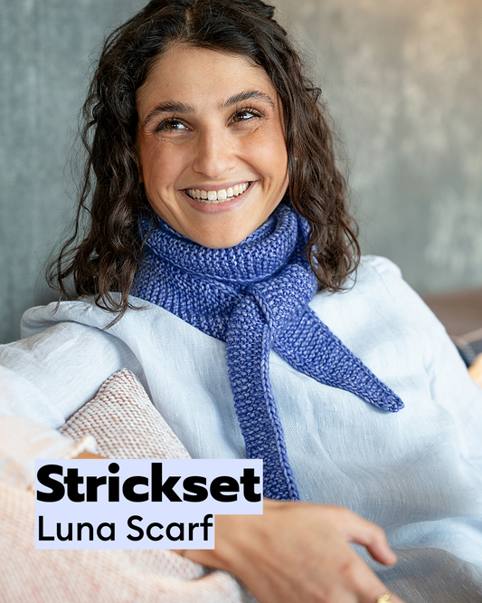 Knitting kit Luna Scarf made from Gründl Piuma uni