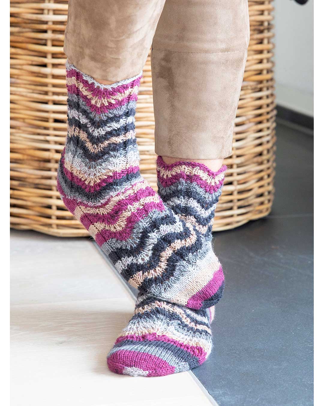 Anleitung Söckchen mit Wellenmuster