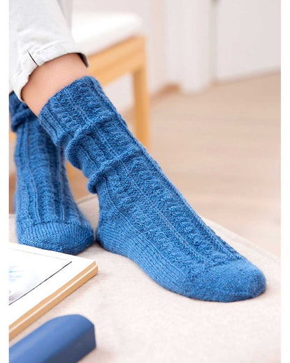 Women's socks with cable knit pattern