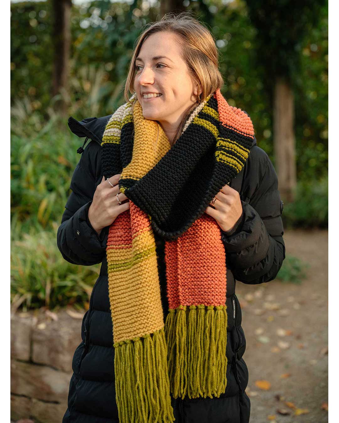 Anleitung Schal kraus rechts für Strickanfänger:innen – in Herbstfarben