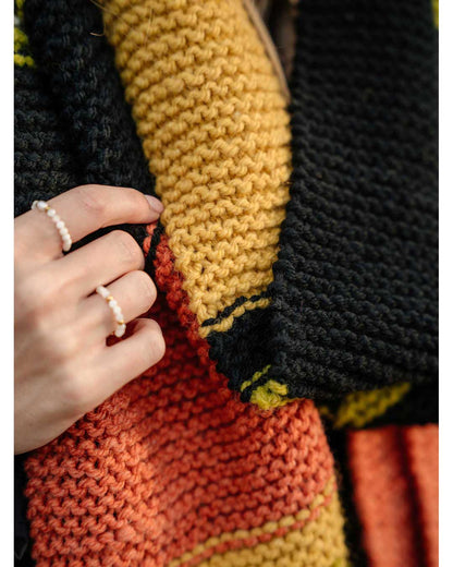 Anleitung Schal kraus rechts für Strickanfänger:innen – in Herbstfarben