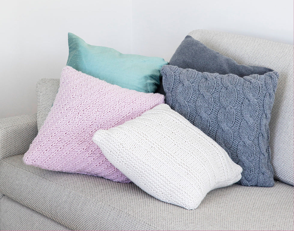 Confortables et douillets : de jolis coussins à crocheter et à tricoter
