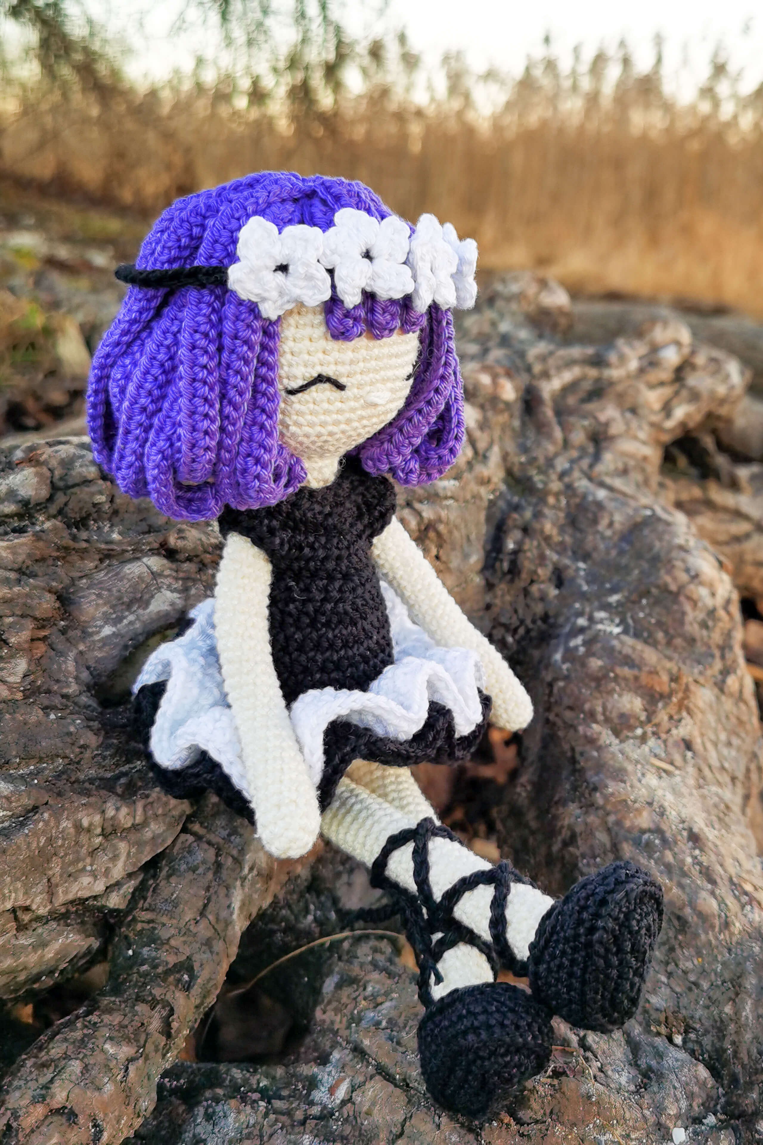 Puppe mit lila Haaren