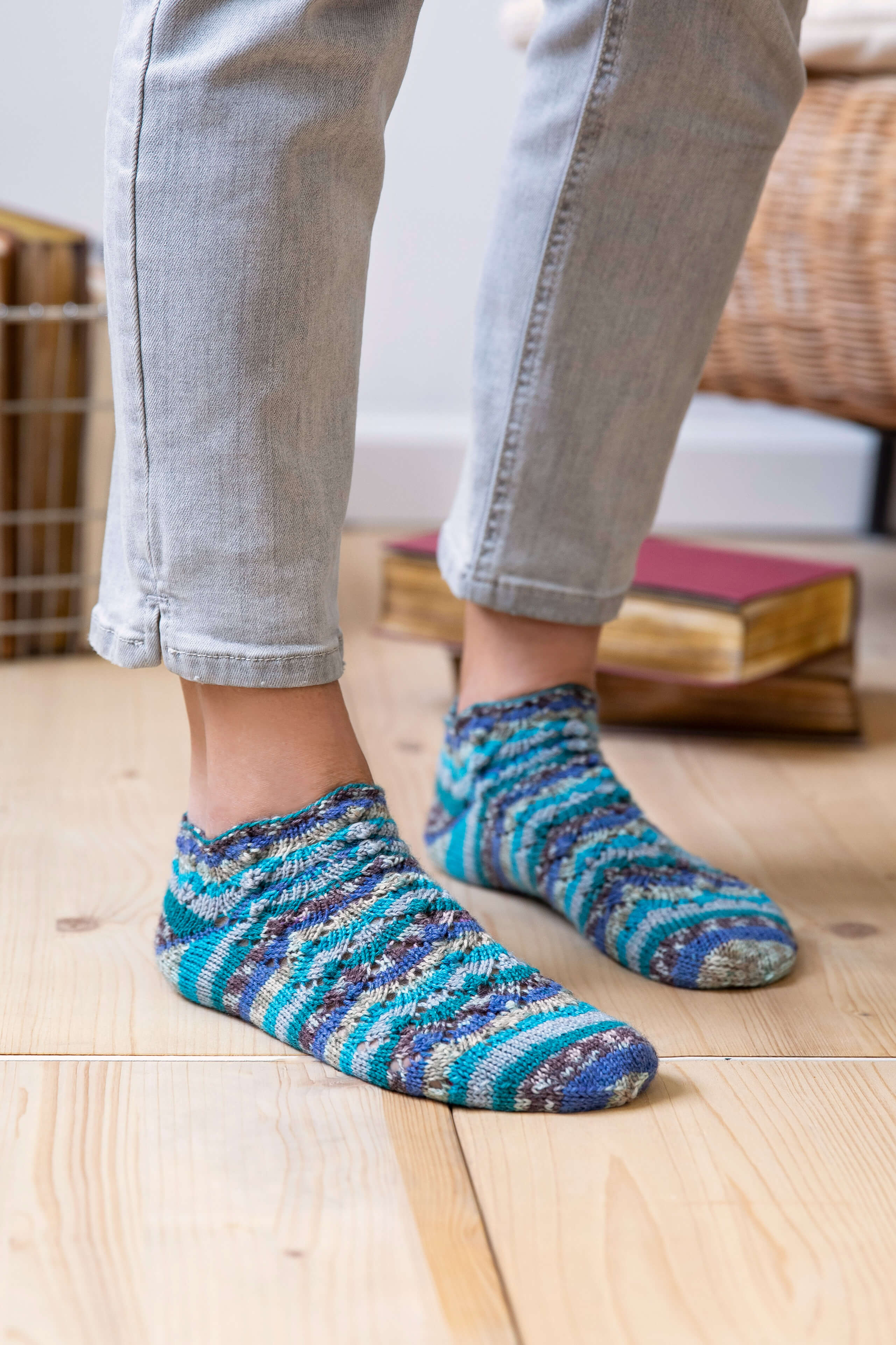blau-türkis selbstgestrickt Sneaker Socken
