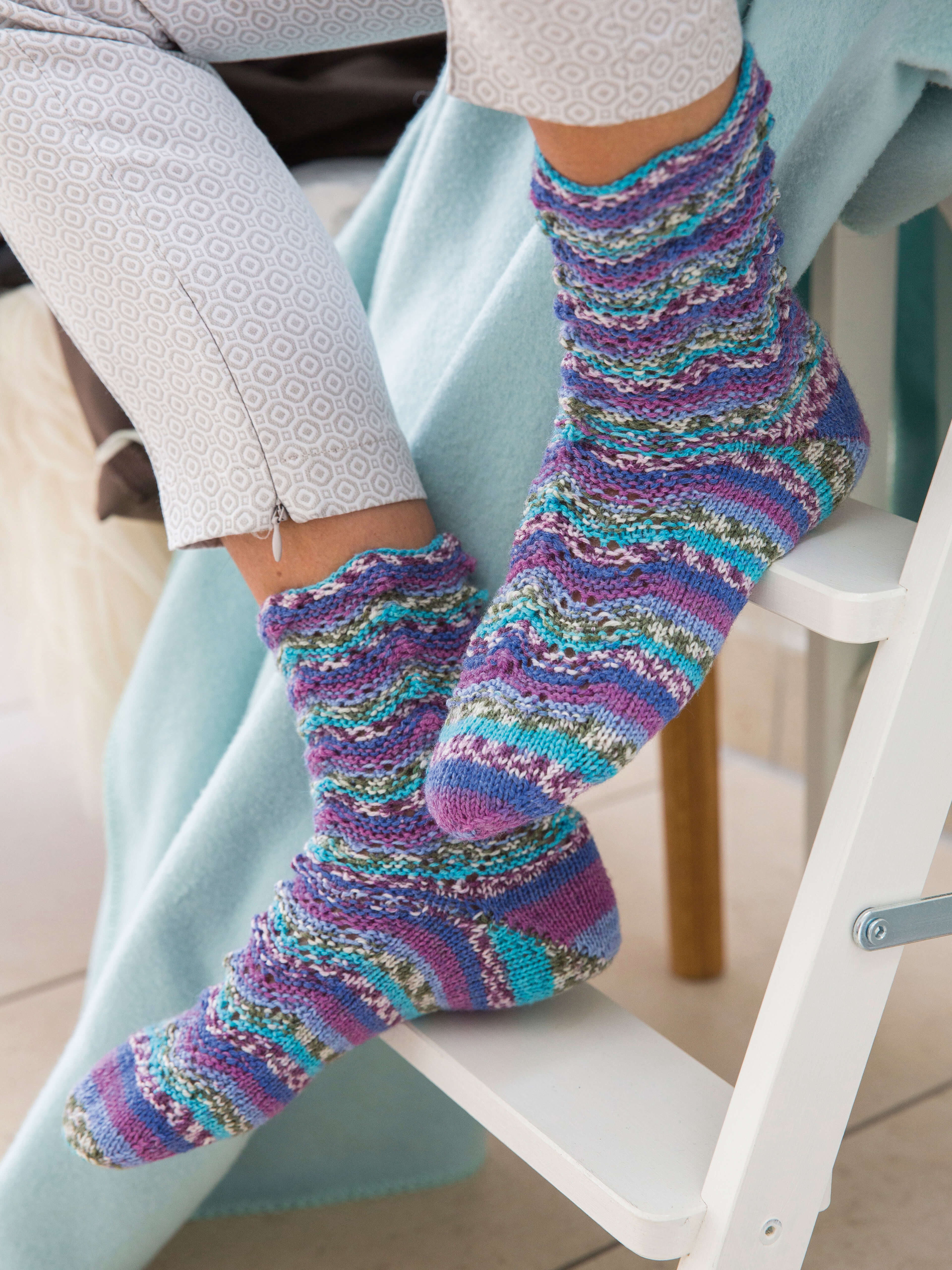 Gestrickte Socken aus Hot Socks Rubin Wolle von Gründl